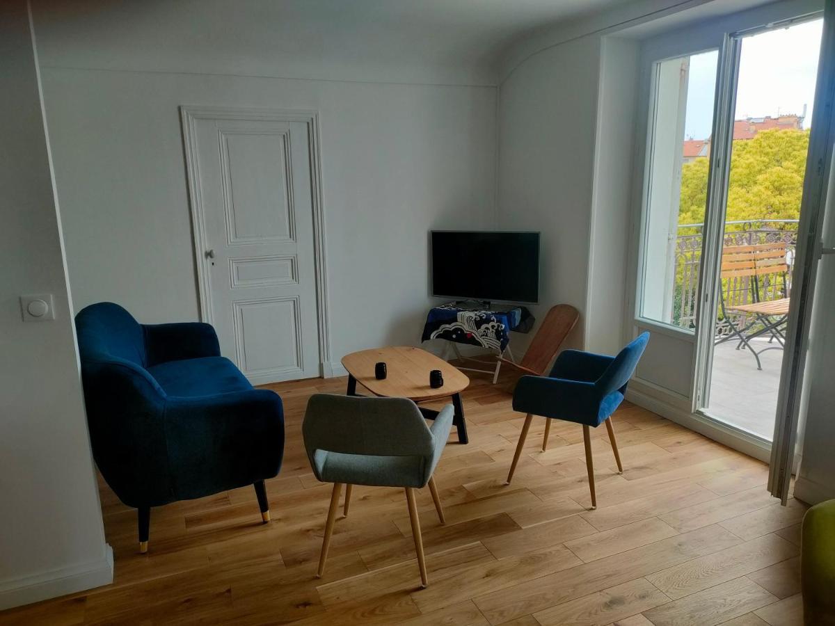3 Rooms, 2 Bathrooms, In A Villa. Lightfull, Quiet And Charm Apartamento